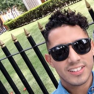 Meet your Posher, Efrain